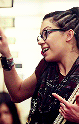 itsagronbitch:  Cosima + turning into a 5-year-old around Delphine 