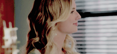 Emily Thorne in every episode: Confidence (2x03)↳ “In a race between danger and indecision, the diff