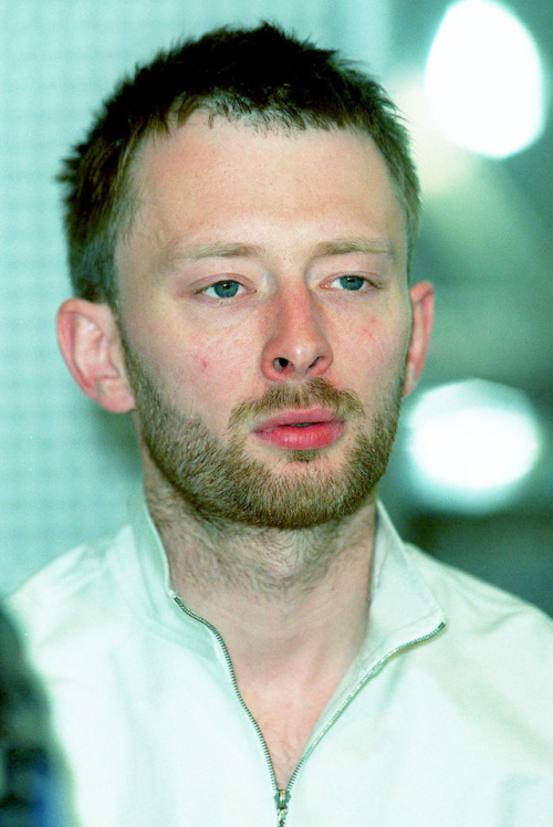 yorkeos:Thom Yorke, June 21, 1999. 