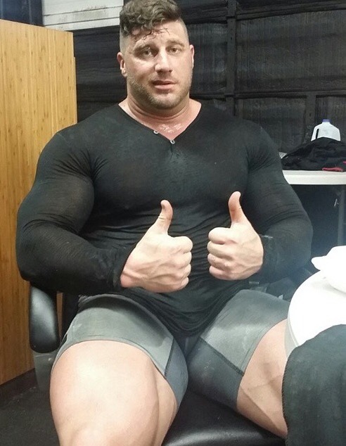 jhfic1:  think-big-grow-big:bodybuilders-are-hot:  Gabe Moen , 6'2’’ (188cm)