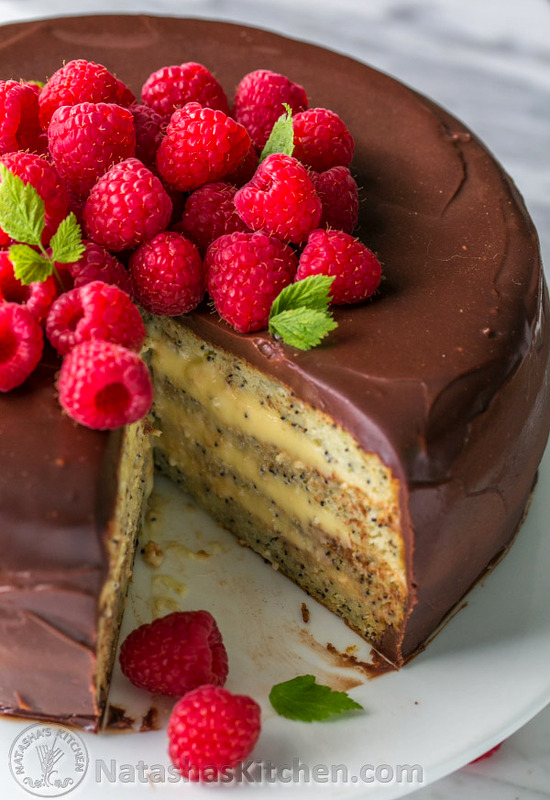 delicious-food-porn:  Poppy Seed Sour Cream Cake with Custard Filling  Delish