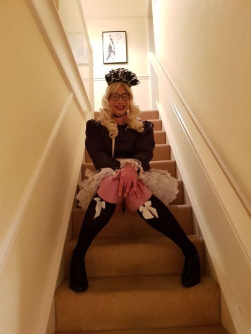 lockedinpinkandsatin: Sophie makes such a pretty maid.  Mistress Bambi.