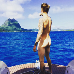 Spycamfromguys:  Justin Bieber Caught Naked!Http://Www.spycamfromguys.com/Naked-Male-Celebs/Justin-Bieber-Caught-Completely-Naked/