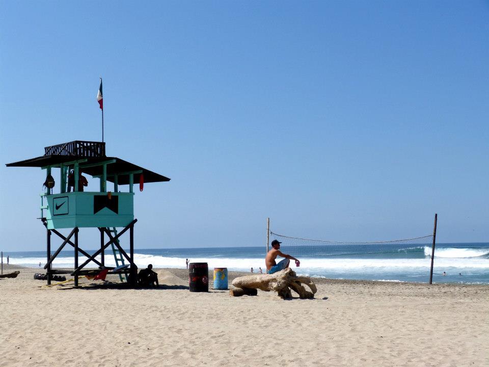 Lundi 25 mars
Jour 4, Puerto Escondido, plage de Zicatela; & Mazunte
Nous nous réveillons avec la vue sur la mer que nous n'avions pas forcément pu admirer la veille au soir. La plage en face de l'hôtel est la playa de Zicatela, sur laquelle...