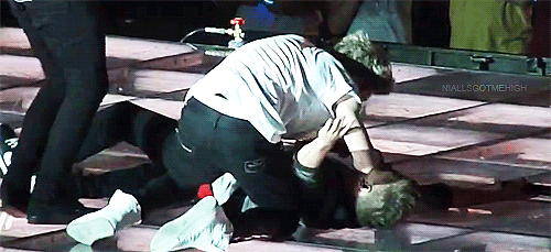 lewisandneil:Niall giving “mouth-to-mouth resuscitation” kissing to Liam - c
