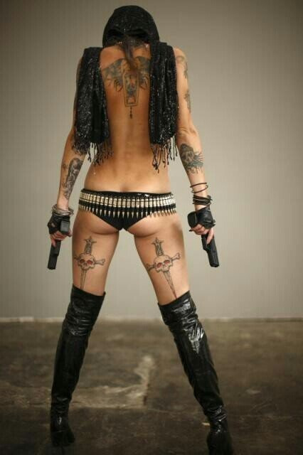 tattooedladiesmetal:  Tattooed Ladies!