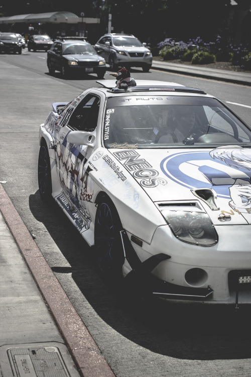 asp1red:  @infini-sports and his famous RX-7 at fanime con 