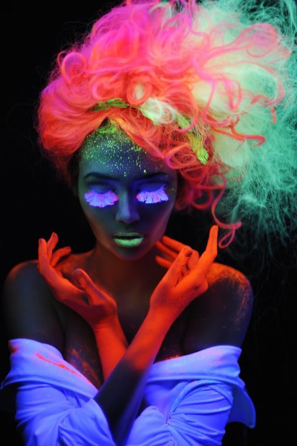 culturenlifestyle:  Sporting A “Bright” and Colorful Look : Glow In The Dark