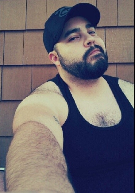 cubbypup:  chubadmirer:  Chubs y Algo Más…  yum!