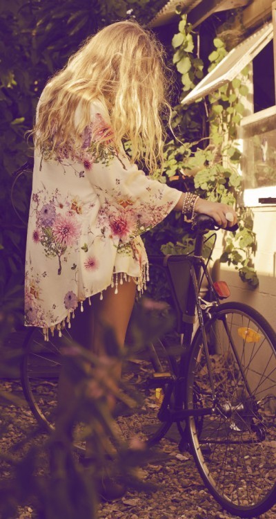 riverofbones:  vintage & models ❂