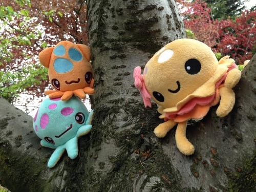 inki-drop:  sckawaii:  Adorable new Tentatrio plush from Inki-Drop. wp.me/pjH27-3pC