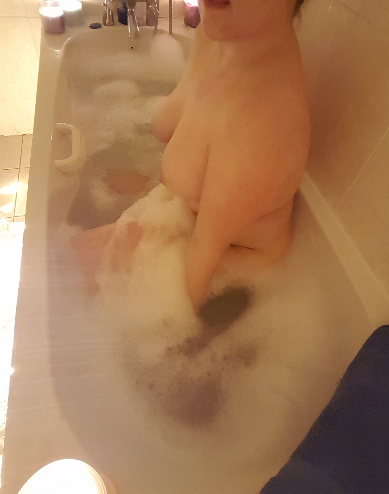 lil-spicypepper:  Bubble bath