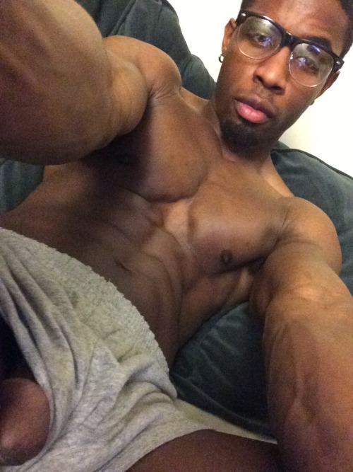 actionfigurebody:  Follow || http://actionfigurebody.tumblr.com || for gymspiration 💪🏾💪🏽💪🏼💪🏻|| IG MDB25 || KIK MarqDB
