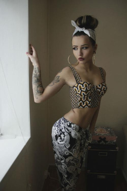 inkedcanvases:  Those curves…