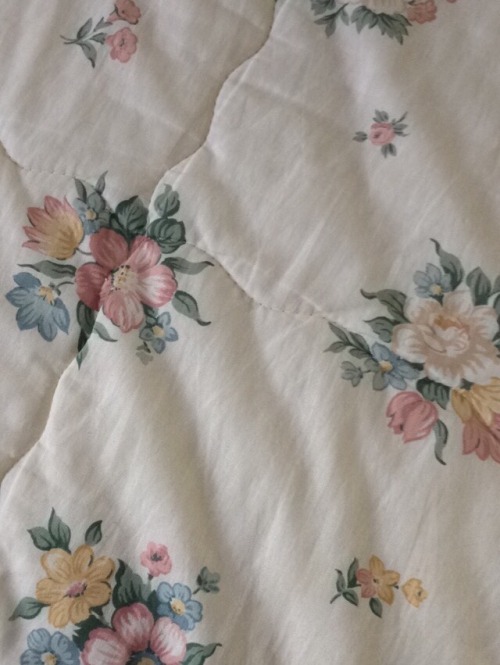 theartistandthephotographer:A bedroom in my grandmother’s house with some very cute floral sheets ♡