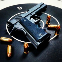 Weaponslover:  Colt 1911 Gold Cup Trophy In Raven Black. Sweet Rig.