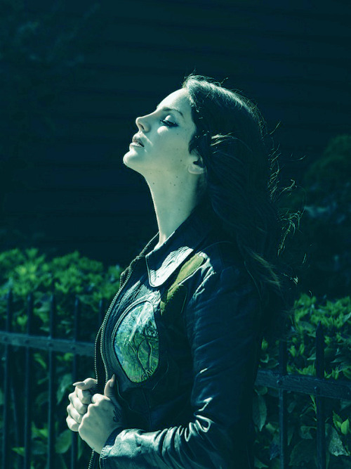 Lana Del Rey by Geordie Wood for Fader Magazine http://its-erva-venenosa.tumblr.com/ - légalise! 