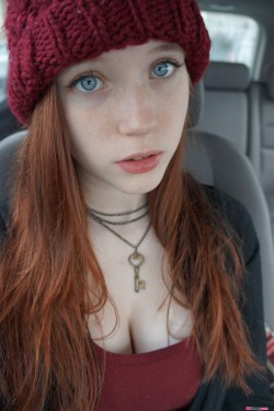 redheadkatielove:  Blue on red