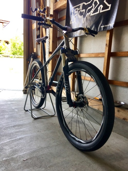 matsu56: これでボトルつけられる。 #SLAVE #MTB #26in #9s