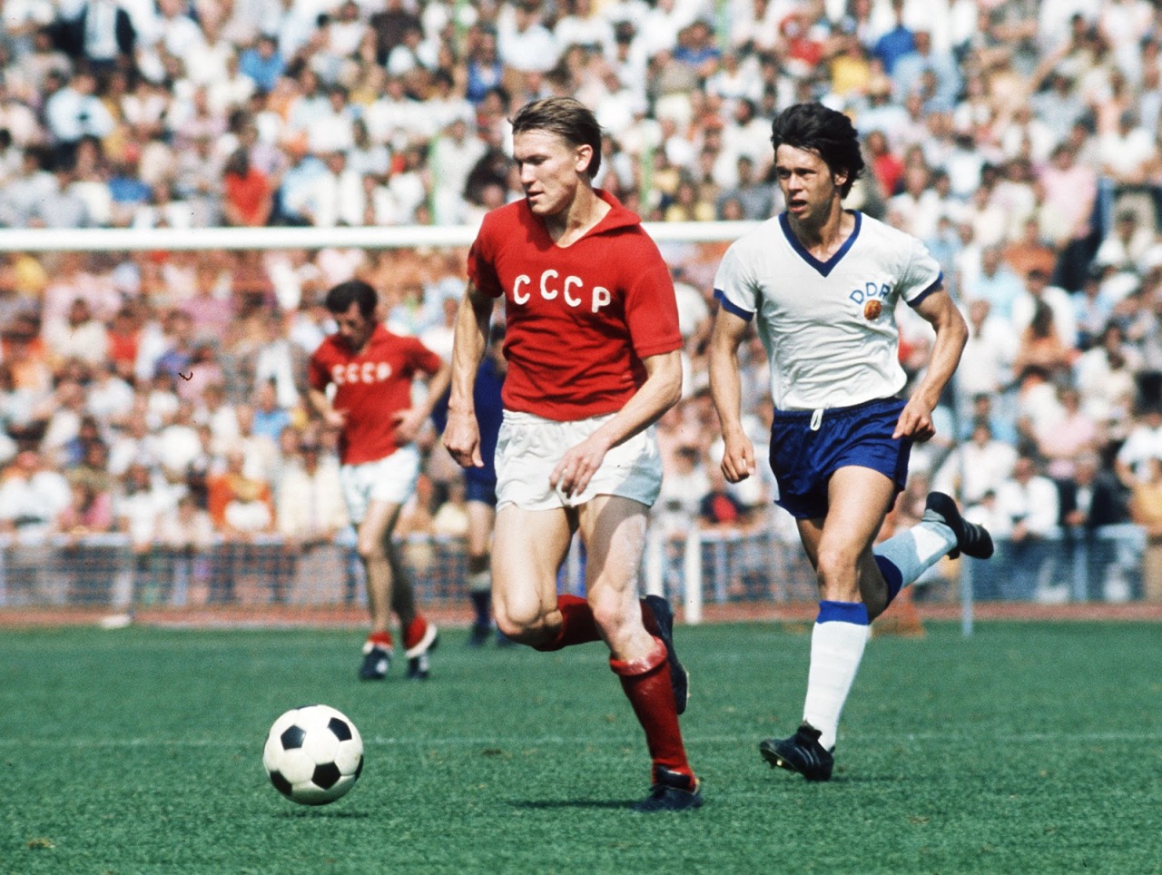 NAKED FOOTBALL - Oleg Blokhin of USSR against Jürgen Sparwasser of...