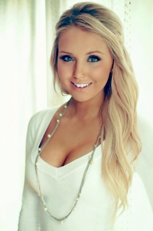 pantyhosespurs: verdicries: The face of an Angel She is gorgeous