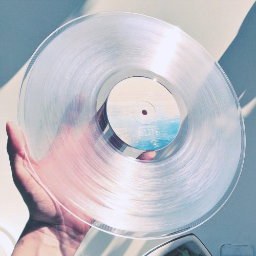 stunning photos of ‘iamamiwhoami; BLUE’ on crystal clear vinyl. its accompanying film wi