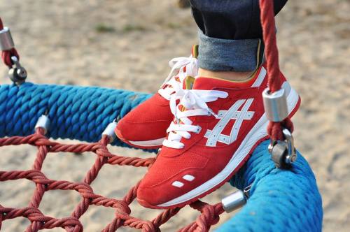 sweetsoles:  Asics Gel Lyte III ‘Santa’ (by Patryk Kaczmarczyk)