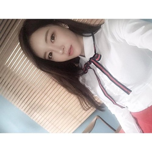 이옷 너무 예쁘잖아 선물 같은 옷 #dailylook #ootd #selfie #selfcam #셀카 #유진 #소희 #모델 #촬영 #다크홀릭 ✨