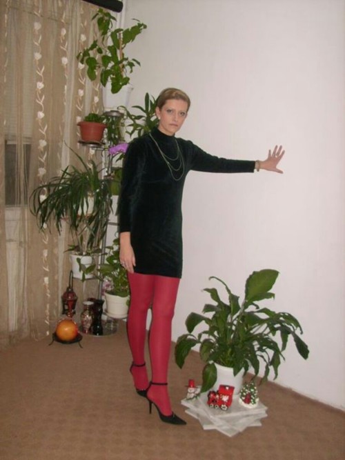 Sexy lady in red pantyhose and tight dress. Submission by Hoselover2011. Thanks for the submission! 