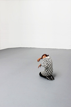 mentaltimetraveller:  Alexandra Pirici and Manuel Pelmuş: An Immaterial Retrospective of the Venice Biennale,  2013