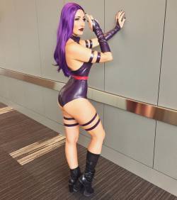 hollytwolf:  First time wearing Psylocke to a con!! Thank you so much to @stellachuuuuu 💜 this latex cosplay used to be hers! I snatched it right up 😍😝   Thanks @itskarliwoods for snatching this image today at @c4_winnipeg 💜   #hollywolf #love