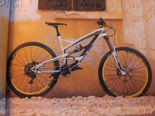 einerundesache: The brandnew YT Industries “Capra”, looks like a GT…