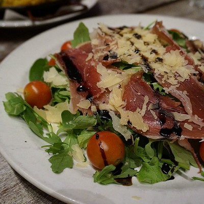 Prosciutto & wild rocket salad at #dinner along the beach tonight😘😘😘🌸 #sakuraharuka #thisisqueensland #seeaustralia #foodporn #foodspotting #sgigfoodies #surfersparadise