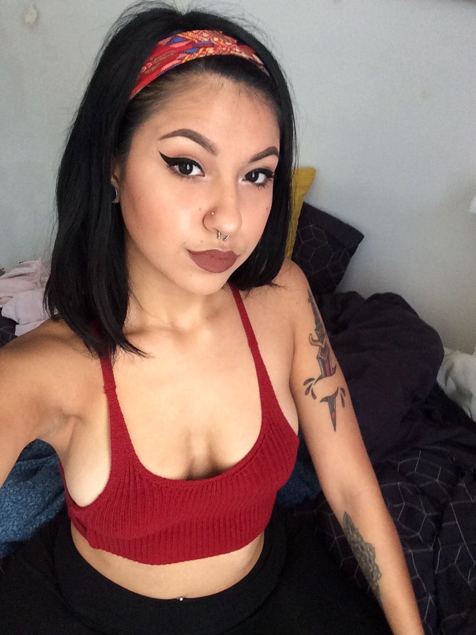 newsorsomethn:  these are my selfies! 😇 contourkit tagged me! I tag babypinkacrylicnails