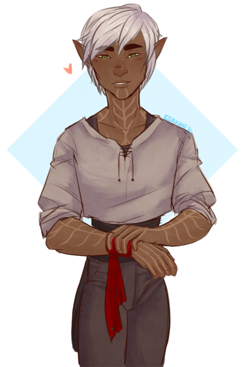 esakris:that smile can only mean one thing………he thinkin bout hawke ♥