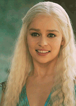margraery:  DAENERYS TARGARYEN MEME: [1/6] outfits: 2x05 
