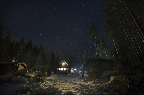 enchantinghearts:  Cabin under the stars (by MilaMai)