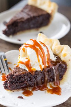 fullcravings: Fudge Brownie Pie 