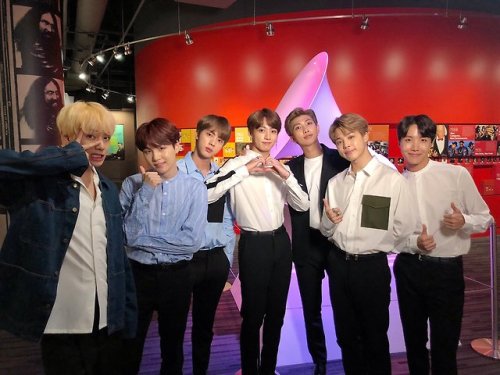 180913 BigHit’s Tweet[#오늘의방탄] BTS on America’s Got Talent! 처음 서는 무대에 큰 응원을 보내주신 미국 아미 여러분에게 사랑