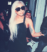  Lady Gaga x Versace 