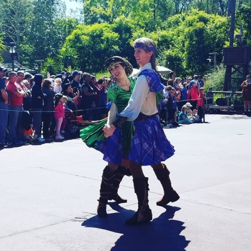 batmans-tiny-dick-grayson:Disney World’s Festival of Fantasy Parade3/14/18