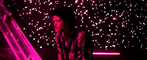 promiseland:“It’s warming up , can you feel it?” Bruno Mars - Versace on the Floor