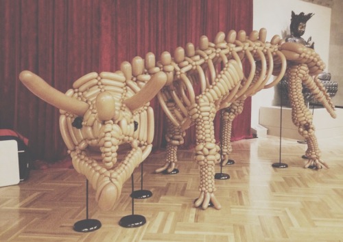 romkids: Every museum entrance is supposed to have a Prosaurolophus, Balloonoceratops &amp; Budd