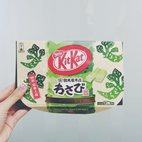 I thought I’ve seen every available flavour of kitkat in Japan but apparently not haha #wasabikitkat
