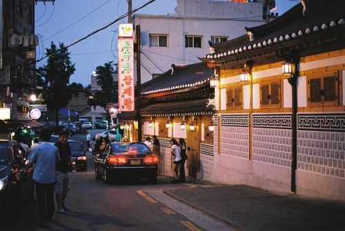 ileftmyheartintokyo: Seochon - West Village by Seiman C on Flickr.