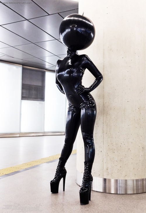 XXX kinkygoethe: Heavy rubber doll! ♥ by Latexperiment.com photo
