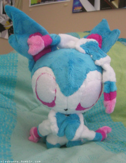 I&rsquo;M SQUEALING LOOK WHAT I GOT TODAY YOU GUYS This is a shiny Sylveon plush I commissioned from VanguardWingal, it&rsquo;s absolutely beautiful and I am freaking out over here ! They worked really fast too and shipped it fast. He&rsquo;s very sturdy