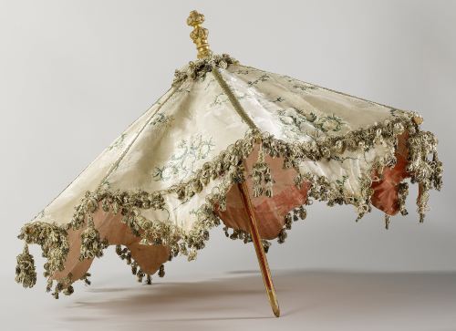 ephemeral-elegance:Chenille Trimmed Silk Brocade Parasol with Gilded Handle, ca. 1690-1710via Rijksm