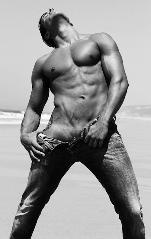 damianshadow:  I don’t always hang out at the beach, but when I do…  Just a little