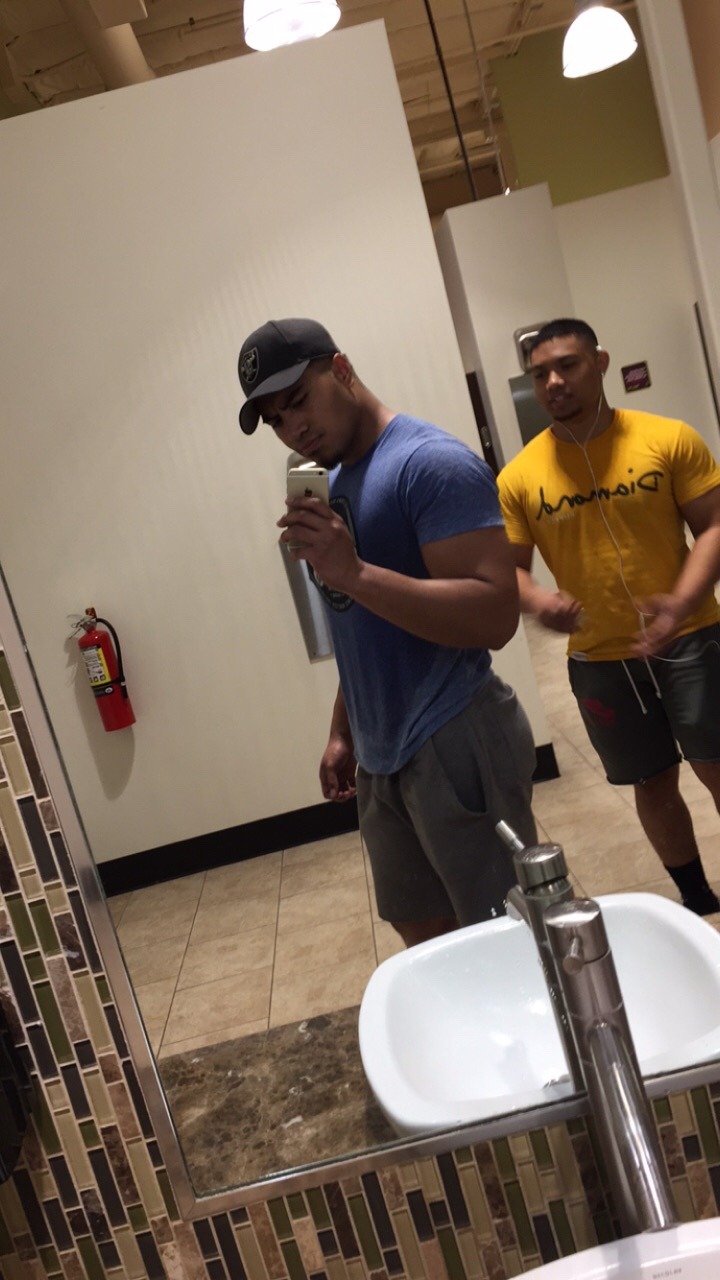 polyuso32:  Some gym selfies 💪🏽💕 #2018